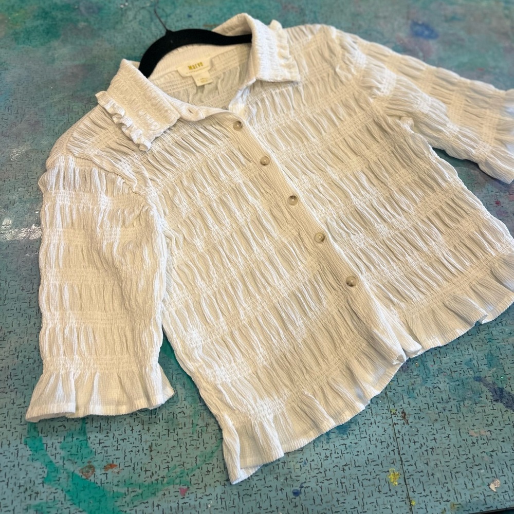 Dainty Ruched Button Down - Picture 3 of 10